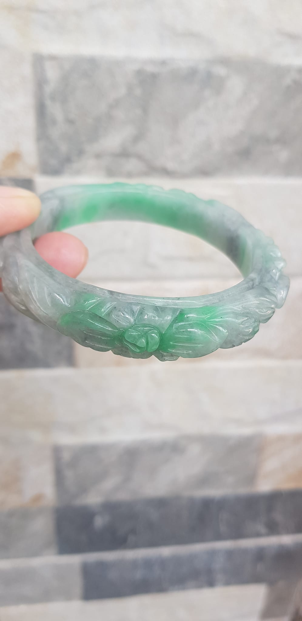 ️Vòng Cẩm Thạch tự nhiên chạm bông mai đẹp Size 56mm x Cao 12mm x dầy may mắn Màu xanh lý tươi trắng xám đẹp sang nữ 54kg - 62kg đeo ạ
