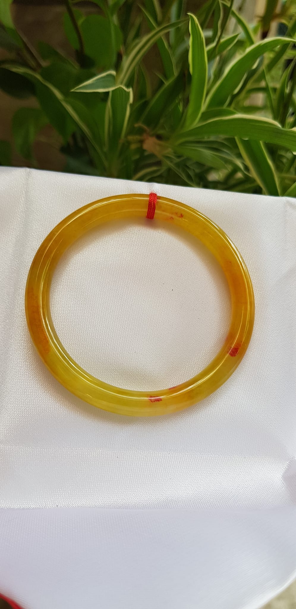 Vòng tay nữ đá Cẩm thạch Vàng Anh Tươi sáng bóng mới đẹp quá các Chị Em ơi Ni nhỏ 48mm x cọng 6mm chuẩn hợp Nữ mệnh Kim, mệnh Thổ, mệnh Thuỷ 30kg - 48kg màu vàng tươi món quà ý nghĩa dành cho các chị em nữ đeo tươi đẹp xinh may mắn cả năm ạ