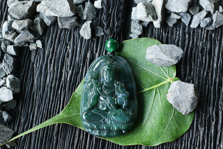 Mặt Dây Chuyền Đại Thế Chí Bồ Tát Chalcedony Ngọc Quý Gemstones GA70 (5 x 3 cm)