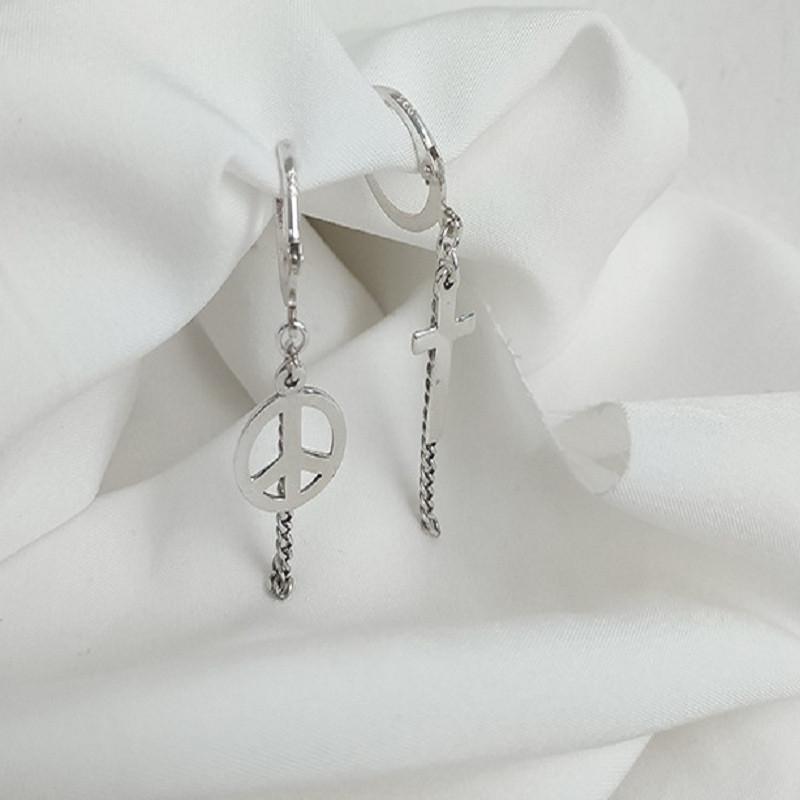 Đôi bông tai unisex biểu tượng phục hưng cổ điển bất đối xứng