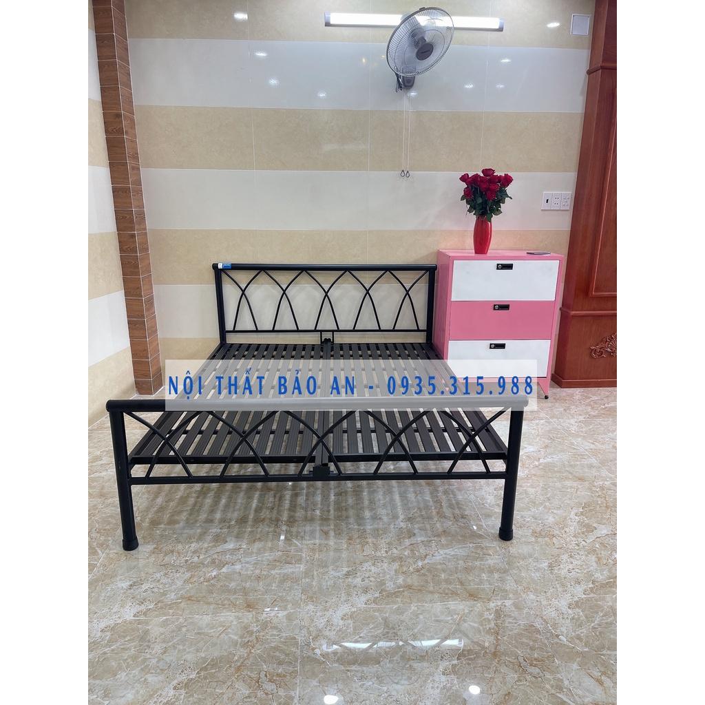 Giường sắt mỹ nghệ giá rẻ nhiều size từ 1m đến 1m8