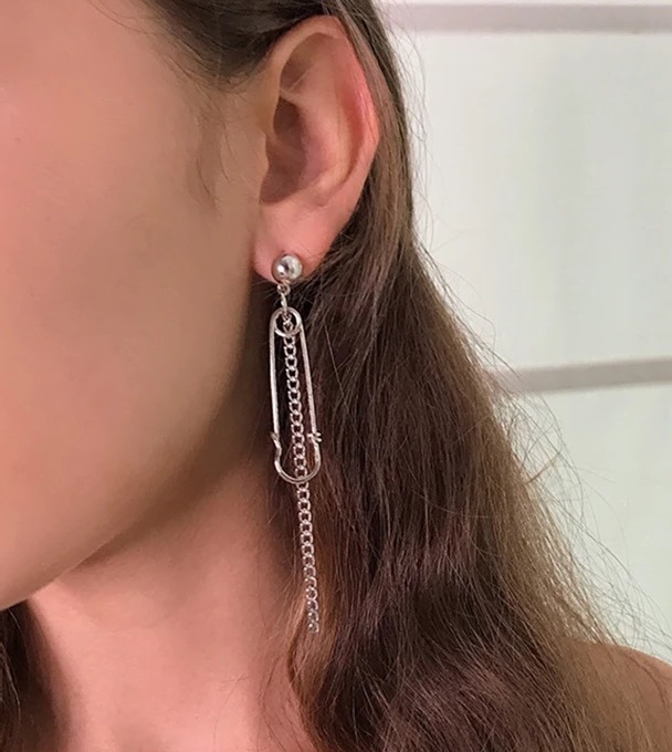 Đôi bông tai cực chất bất đối xứng nam nữ