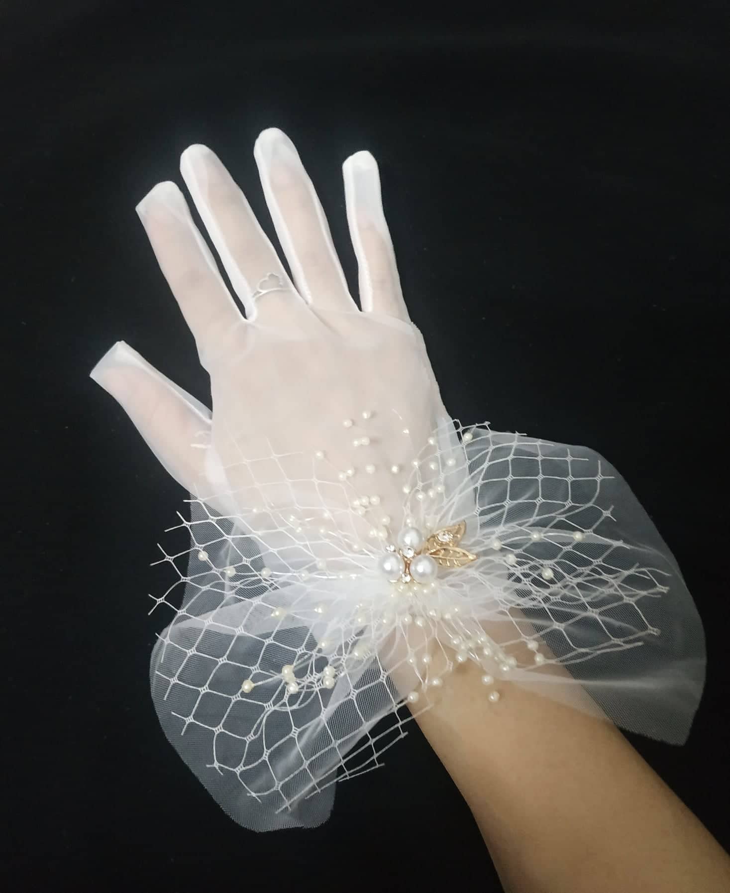 Găng tay trong suốt đính ren lưới, ngọc trai cho Cô dâu và Dạ hội, đi tiệc, sự kiện, lễ hội, chụp ảnh MS: 43854