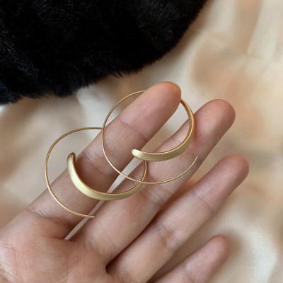 Earring, Khuyên tai nữ dáng tròn thời trang