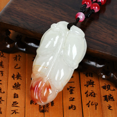 Mặt dây chuyền hình chiếc lá đá mã não nhân tạo, mang lại công danh, tài lộc và bình an, kèm vòng tay chỉ đỏ chiếc lá Thailand