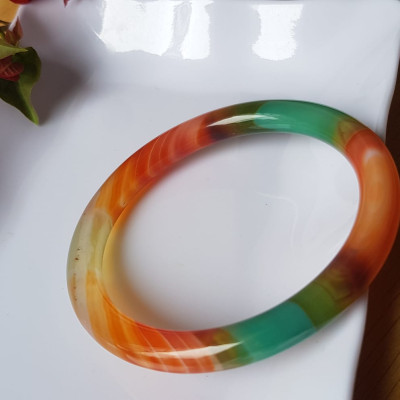 Vòng tay đá mã não tứ quý mới đỏ cam xanh dương xanh lá cam trắng vân sọc xéo xéo rất đẹp Vòng Ni 59mm x cọng 7,8mm Nữ 58kg - 70kg đeo Món quà tặng nữ ý nghĩa ạ