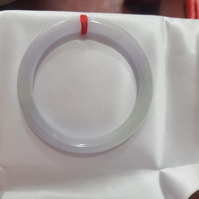 Vòng cẩm thạch Tự nhiên Tím A Trắng 49mm x 6,8mm Vòng màu tím nhẹ trắng vòng đẹp Nữ mệnh Kim Thủy 45kg - 50kg ạ