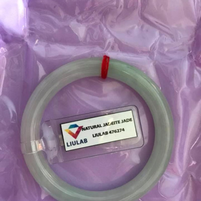 Vòng tay Đá Cẩm Thạch tự nhiên TRUNG SỊN 50mm x Dầy 8mm XANH NGỌC NHẸ NHÀNG BÓNG ĐẸP Kèm Giấy Kiểm định Liulab No 476274 Hợp Nữ Mệnh Mộc Hỏa Thủy 50kg - 55kg đeo ạ