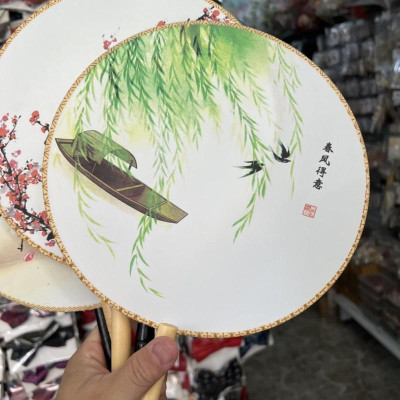 Quạt vải tròn in hình chụp ảnh cổ trang có tua rua Giangpkc