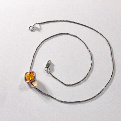 Dây Chuyền Đá Phong Thủy Hổ phách (Amber) Thiên Nhiên Mix Charm Bạc 925 DC002