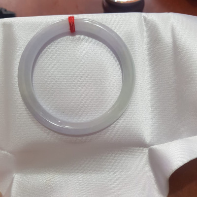 Vòng cẩm thạch Tự nhiên Tím A Trắng 49mm x 6,8mm Vòng màu tím nhẹ trắng vòng đẹp Nữ mệnh Kim Thủy 45kg - 50kg ạ