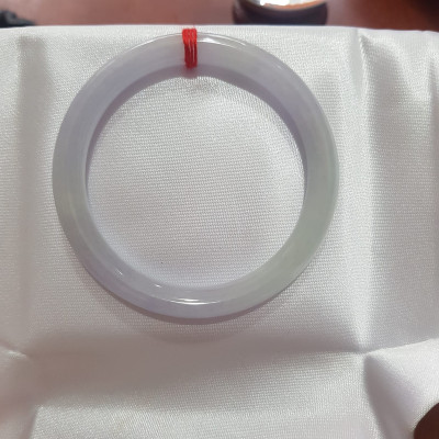 Vòng cẩm thạch Tự nhiên Tím A Trắng 49mm x 6,8mm Vòng màu tím nhẹ trắng vòng đẹp Nữ mệnh Kim Thủy 45kg - 50kg ạ