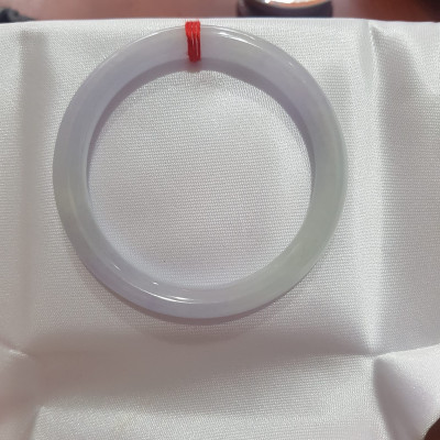 Vòng cẩm thạch Tự nhiên Tím A Trắng 49mm x 6,8mm Vòng màu tím nhẹ trắng vòng đẹp Nữ mệnh Kim Thủy 45kg - 50kg ạ