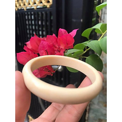 VÒNG TAY NỮ ĐEO MÀU TRẮNG GIẢ NGÀ HAY GỌI LÀ XƯƠNG MỸ NGHỆ SIZE 52MM x Bản Cao 12mm x Dầy 6,5mm NỮ NẶNG 50KG TRỞ XUỐNG ĐEO Ạ