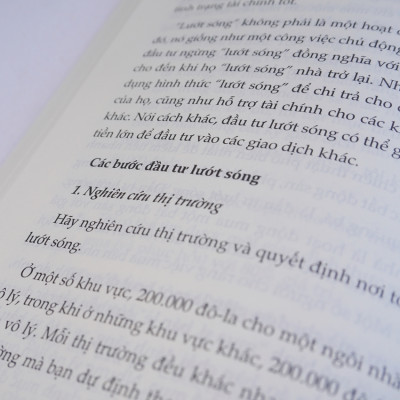 Combo 2 Cuốn Sách Dành Cho Dân Bất Động Sản: Định Hướng Đầu Tư - Triệu Phú Bất Động Sản Tự Thân Và Đầu Tư Bất Động Sản Khôn Ngoan
