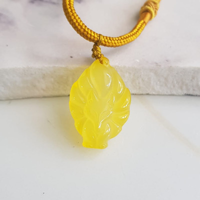Mặt dây chuyền Hồ ly 9 đuôi hay chín đuôi đá mã não Vàng tự nhiên tặng kèm dây đeo hợp mệnh Kim Thổ Thủy Size Cao 30mm x ngang 20mm x d8mm Công dụng may mắn về mặt tình duyên, quyền lực, giúp nữ chủ nhân luôn xinh đẹp tài trí mang nhiều tài lộc quyến rũ