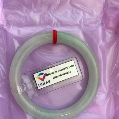 Vòng tay Đá Cẩm Thạch tự nhiên TRUNG SỊN 50mm x Dầy 8mm XANH NGỌC NHẸ NHÀNG BÓNG ĐẸP Kèm Giấy Kiểm định Liulab No 476274 Hợp Nữ Mệnh Mộc Hỏa Thủy 50kg - 55kg đeo ạ