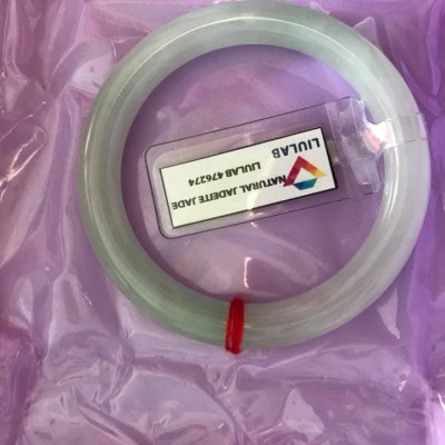 Vòng tay Đá Cẩm Thạch tự nhiên TRUNG SỊN 50mm x Dầy 8mm XANH NGỌC NHẸ NHÀNG BÓNG ĐẸP Kèm Giấy Kiểm định Liulab No 476274 Hợp Nữ Mệnh Mộc Hỏa Thủy 50kg - 55kg đeo ạ
