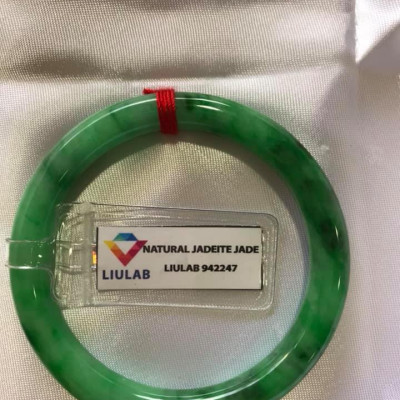 VÒNG ĐÁ CẨM THẠCH TỰ NHIÊN LÝ SỊN A SAO VIP 48MM x DẦY 7,2MM VÒNG KÈM GIẤY KIỂM ĐỊNH LIULAB No 942247 MÀU XANH LÝ SỊN BÓNG ĐẸP NỮ 40KG-49KG ĐEO Ạ