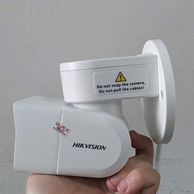 Camera IP thân trụ PTZ 2MP DS-2CD1P23G0-I, quay quét 200 độ, liền mic , hàng chính hãng Hikvision Việt Nam