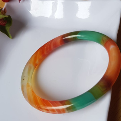 Vòng tay đá mã não tứ quý mới đỏ cam xanh dương xanh lá cam trắng vân sọc xéo xéo rất đẹp Vòng Ni 59mm x cọng 7,8mm Nữ 58kg - 70kg đeo Món quà tặng nữ ý nghĩa ạ