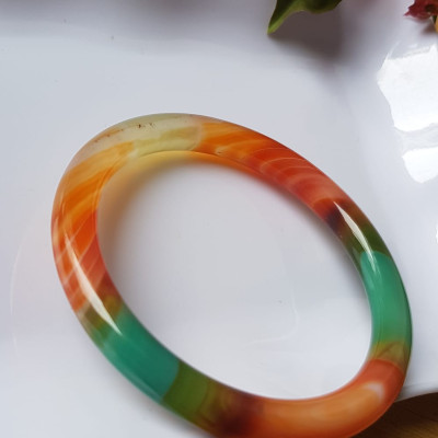 Vòng tay đá mã não tứ quý mới đỏ cam xanh dương xanh lá cam trắng vân sọc xéo xéo rất đẹp Vòng Ni 59mm x cọng 7,8mm Nữ 58kg - 70kg đeo Món quà tặng nữ ý nghĩa ạ