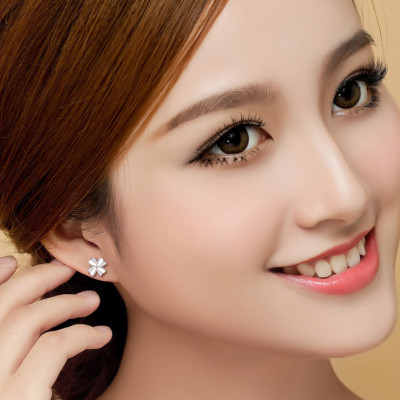 Bông tai nụ cỏ 4 lá may mắn