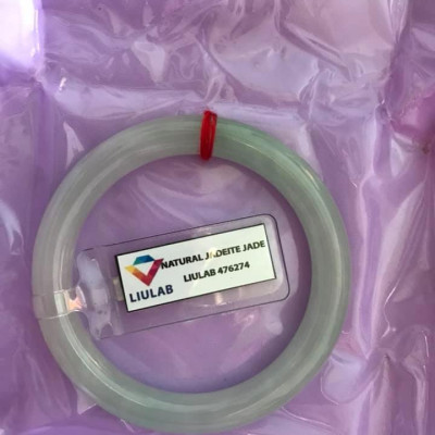Vòng tay Đá Cẩm Thạch tự nhiên TRUNG SỊN 50mm x Dầy 8mm XANH NGỌC NHẸ NHÀNG BÓNG ĐẸP Kèm Giấy Kiểm định Liulab No 476274 Hợp Nữ Mệnh Mộc Hỏa Thủy 50kg - 55kg đeo ạ