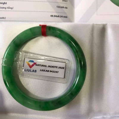 VÒNG ĐÁ CẨM THẠCH TỰ NHIÊN LÝ SỊN A SAO VIP 48MM x DẦY 7,2MM VÒNG KÈM GIẤY KIỂM ĐỊNH LIULAB No 942247 MÀU XANH LÝ SỊN BÓNG ĐẸP NỮ 40KG-49KG ĐEO Ạ