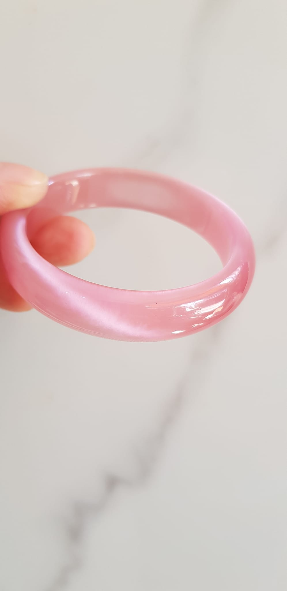 Vòng tay nữ đá mắt mèo hồng bản hẹ mới Ni 53mm x cao 13mm x dầy 7mm nữ 50kg - 57kg đeo màu hồng hồng nhẹ xinh tươi đẹp rẻ lắm chuẩn hợp nữ mệnh hỏa mệnh thổ ạ