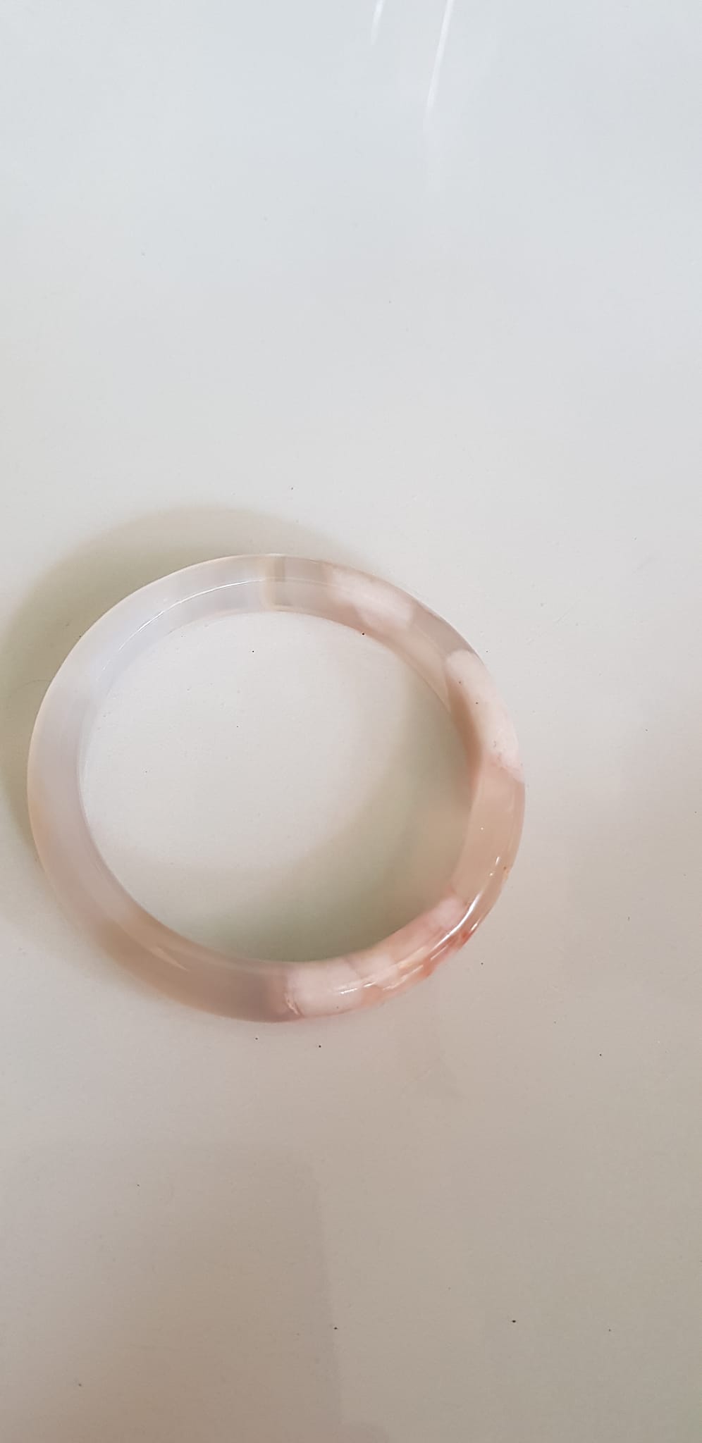 Vòng tay Nữ Bản Hẹ Mới Đá Mã Não Trắng Tuyết rau câu trong bóng quá đẹp luôn ạ Vòng Ni 53mm x Cao 10mm x dầy 6,5mm Nữ mệnh Kim mệnh Thủy Cân nặng 52kg - 55kg đeo xinh tay đẹp lắm ạ