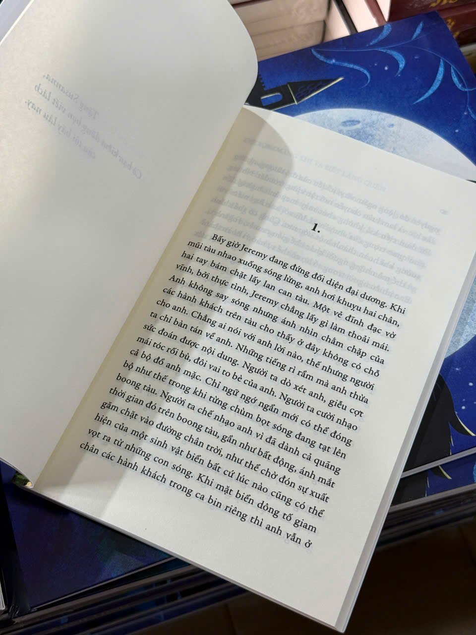 Sách - Đời bừng sáng khi ta biết lãng quên (Marc Levy) (Nhã Nam HCM)